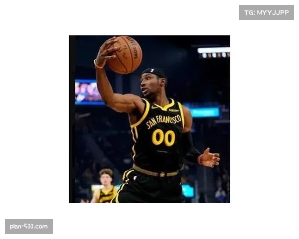 常规赛表现抢眼,库明加半场16分助力球队,场均三项数据刷新个人纪录